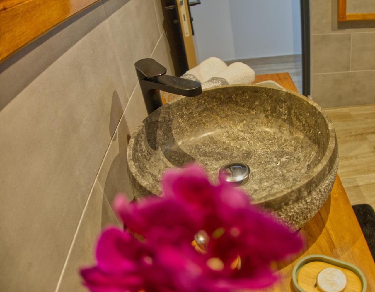 Ka Hema - Maison Entiere Avec Jacuzzi Et Vue Sur Mer Saint-Joseph Exterior photo